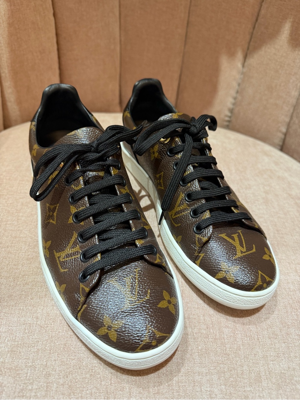 Louis Vuitton Brown Monogram Low-Top Sneakers (women) size 7 pristine condition